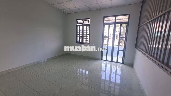 Nhà nguyên căn cho thuê bà điểm,4 phòng ngủ,đường xe tải