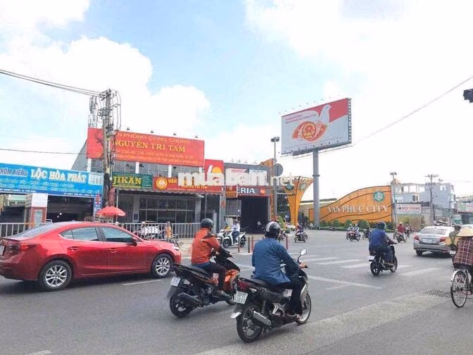 Mặt tiền Quốc Lộ 13 Gần Vạn Phúc - Ngang 8,27, Căn Góc - 13 Tỷ