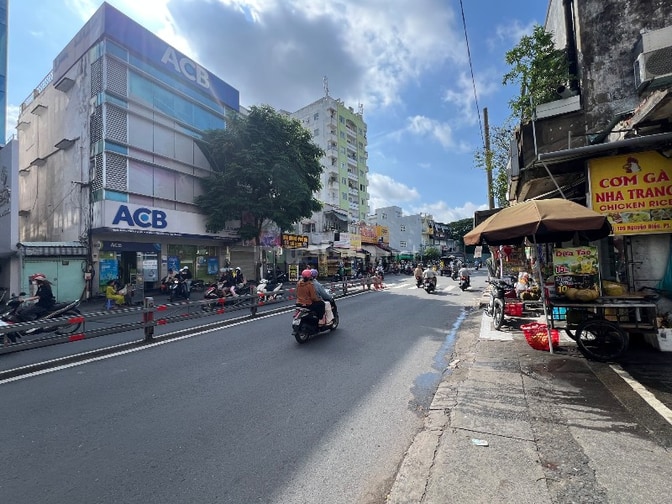 ✨ CHUYỂN NHƯỢNG TOÀ NHÀ HẦM + 9 TẦNG MẶT TIỀN CHO THUÊ 700 TRIỆU/THÁNG