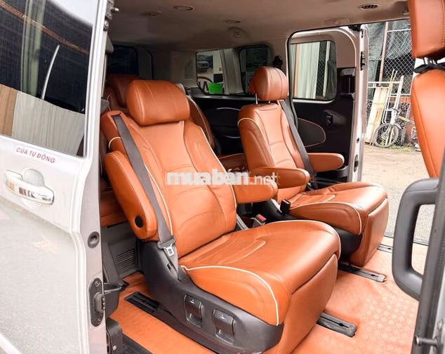 Ford Tourneo Titanium 2019 Bạc Ánh Kim