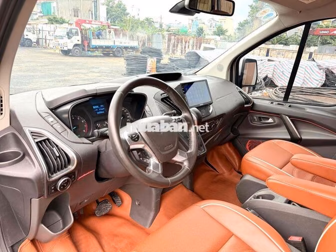 Ford Tourneo Titanium 2019 Bạc Ánh Kim