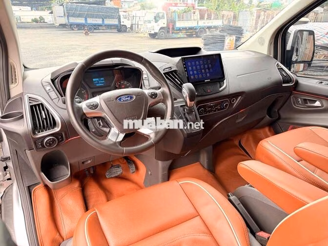 Ford Tourneo Titanium 2019 Bạc Ánh Kim