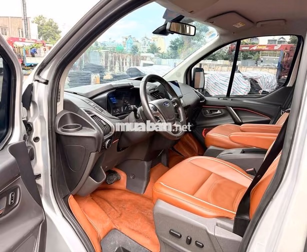 Ford Tourneo Titanium 2019 Bạc Ánh Kim