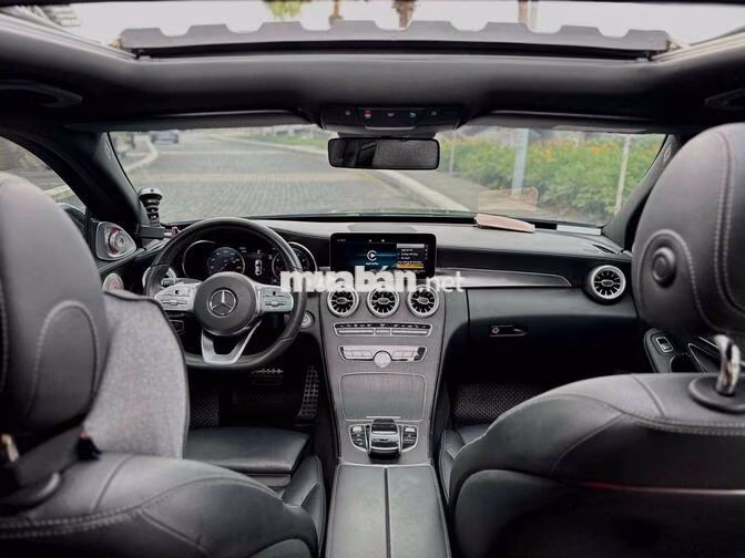 Chính chủ bán C300 Facelift 2019 Đen 105110 km