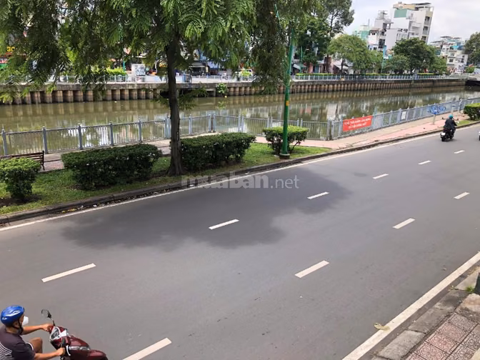 Nhà Bán  Căn góc đẹp 2 mặt tiền view sông đắc địa, trung tâm quận 3