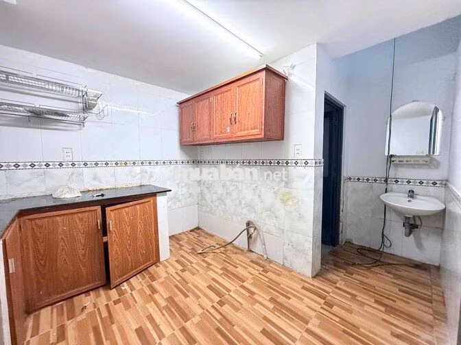 NHÀ GẦN CHỢ MINH PHÁT. 2PN 2WC. ĐƯỜNG XE HƠI