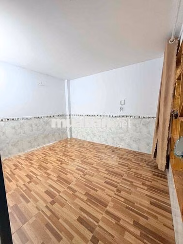 NHÀ GẦN CHỢ MINH PHÁT. 2PN 2WC. ĐƯỜNG XE HƠI