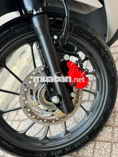 Honda SH Mode 2026 ABS Bạc Đen 400 km