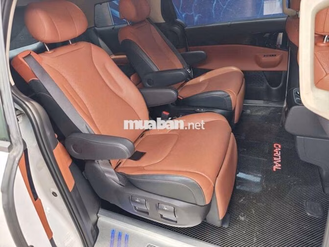 Kia Carnival 2022 Premium 2.2D,Dầu,màu trắng,2v6