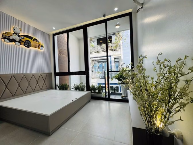 🏠 CHO THUÊ NHÀ HẺM 8M LẠC LONG QUÂN - 6 Tầng. Thang Máy