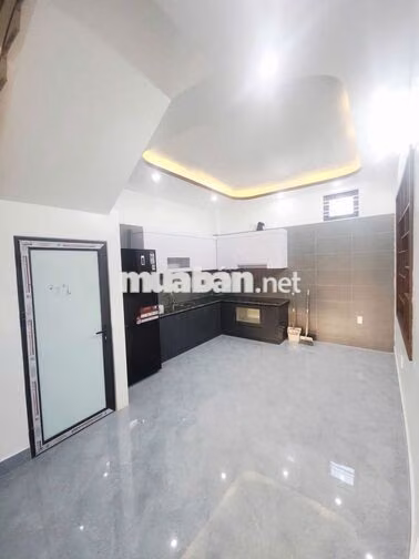 Nhà 3 tầng xây mới oto đỗ cửa ngày đêm