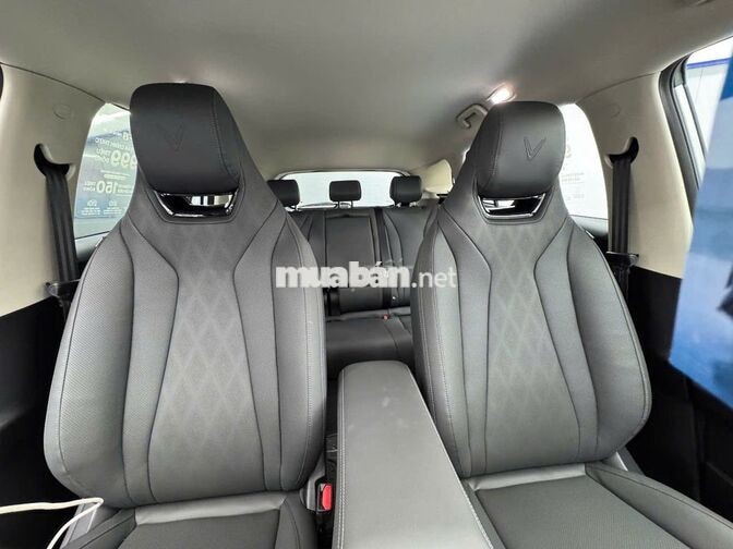 VinFast VF 8 All-New, giá 828tr chưa Voucher