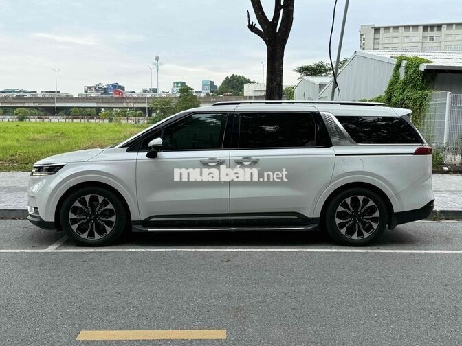 Kia Carnival Signature 2.2D 2022 Trắng Tự động