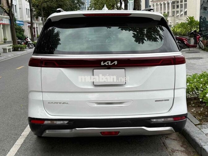 Kia Carnival Signature 2.2D 2022 Trắng Tự động