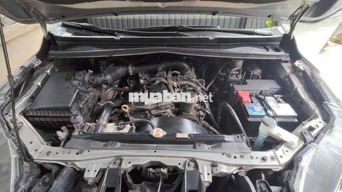 Toyota Innova 7 chỗ Số sàn Bạc