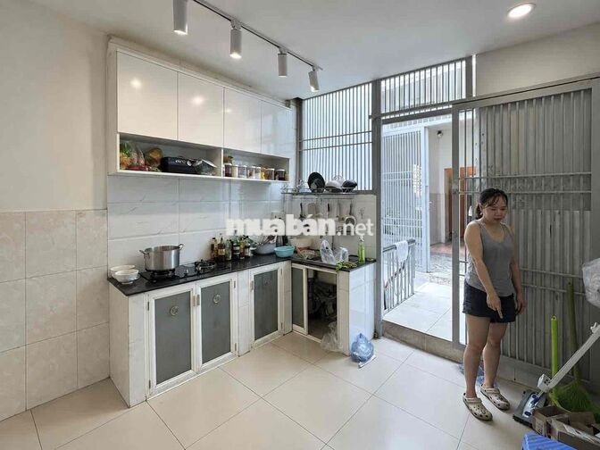 Cho Thuê Mặt Bằng 250m2 VIP Âu Cơ có 5PN 4WC
