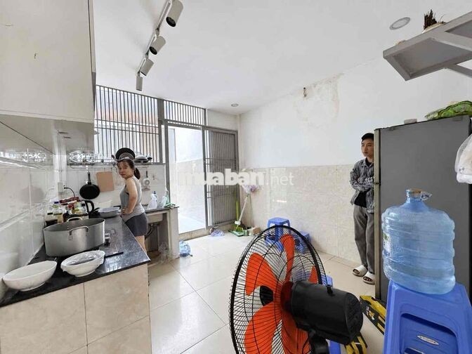 Cho Thuê Mặt Bằng 250m2 VIP Âu Cơ có 5PN 4WC