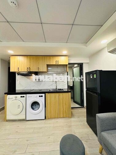 CHO THUÊ CHDV 2PN 2WC_BAN CÔNG THANG MÁY _MÁY GIẶT SẤY  NGAY HÀNG XANH