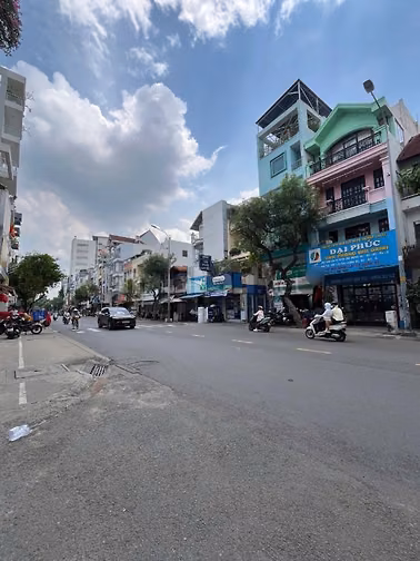⭐️Nhà 3 lầu góc 2 Mặt tiền kinh doanh Hoàng Hoa Thám, P6.