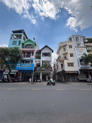 ⭐️Nhà 3 lầu góc 2 Mặt tiền kinh doanh Hoàng Hoa Thám, P6.