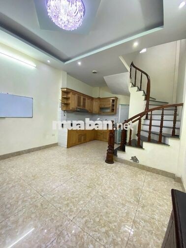 Cho thuê nhà riêng ngõ 1375 Giải Phóng -30m2-5 tầng - ô tô đỗ cửa