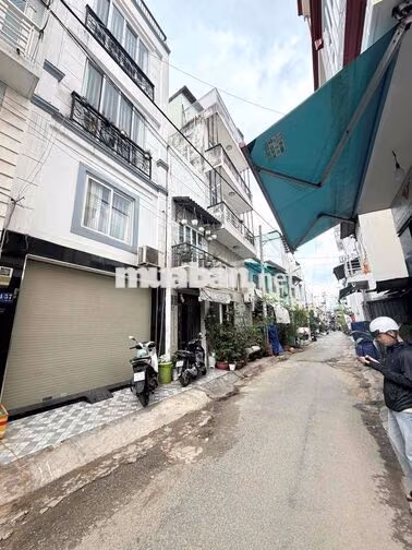 Cho Thuê Nhà Hẻm Xe Hơi Có Cửa Sau Đường Vũ Huy Tấn, Phan Xích Long.