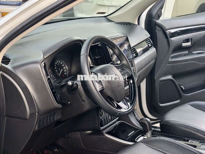 MITSHUBISHI OUTLANDER 2021 TRẮNG