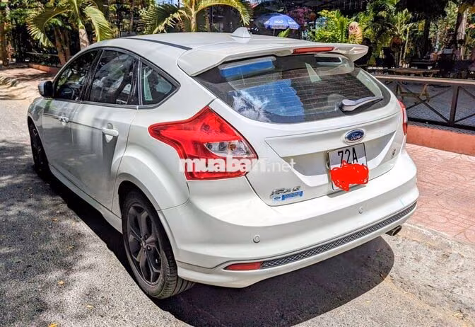 Ford Focus Hatchback S 2015 Trắng