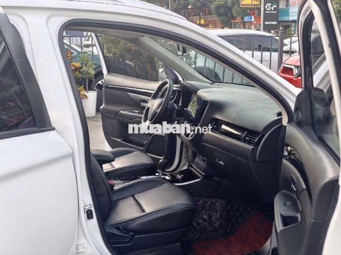 MITSHUBISHI OUTLANDER 2021 TRẮNG