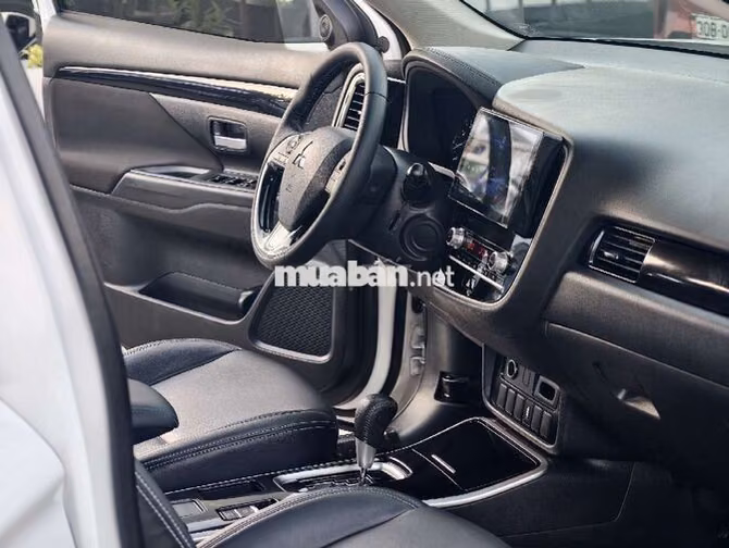 MITSHUBISHI OUTLANDER 2021 TRẮNG