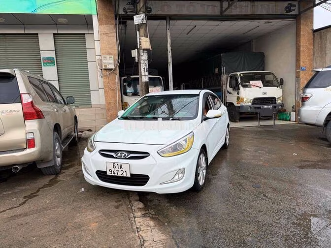 Hyundai Accent 2013 Số sàn Trắng