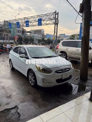 Hyundai Accent 2013 Số sàn Trắng