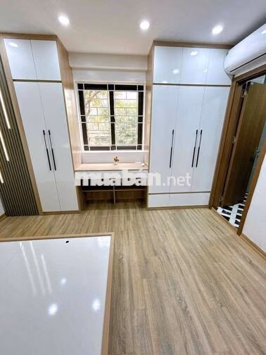 Cắt lỗ bán nhanh căn sổ đỏ 3 ngủ gia 4.1 tỷ lại Linh đàm
