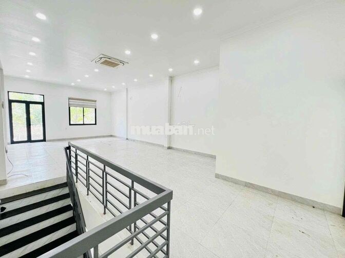 CHO THUÊ NHÀ MẶT TIỀN TÔN ĐỨC THẮNG - NGAY NGÃ 4 VĂN TIẾN DŨNG