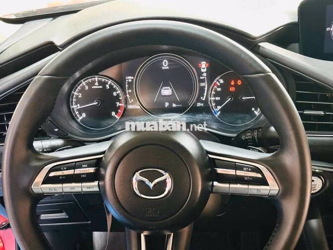 Mazda Mazda 3 Luxury 2022 Đỏ 18.000 km