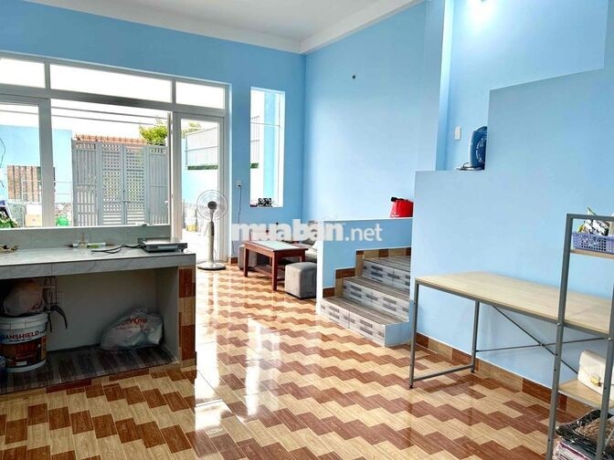 Cho thuê nhà gần biển, núi. Nhà mới xây, không khí trong lành, mát mẻ.