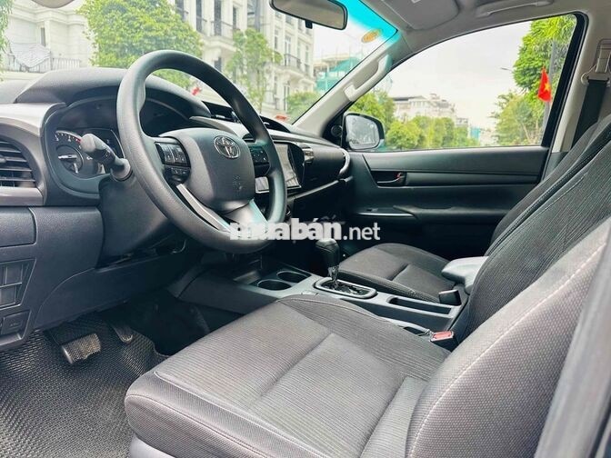 Toyota Hilux 2024 2.4AT 4x2 Đen 20000 km