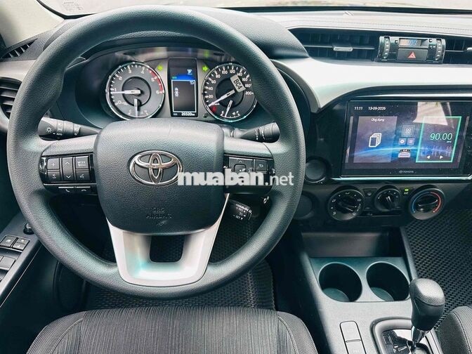 Toyota Hilux 2024 2.4AT 4x2 Đen 20000 km