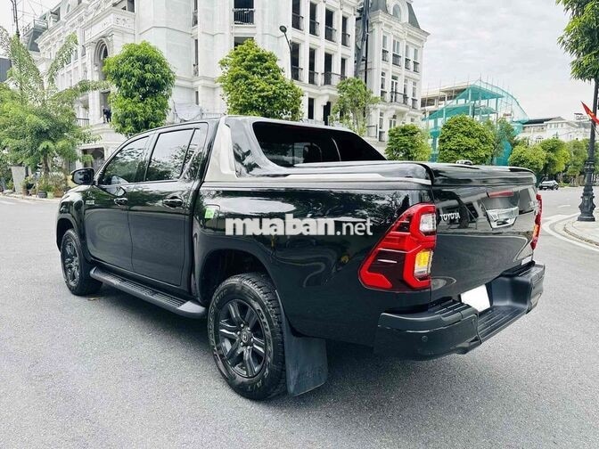 Toyota Hilux 2024 2.4AT 4x2 Đen 20000 km