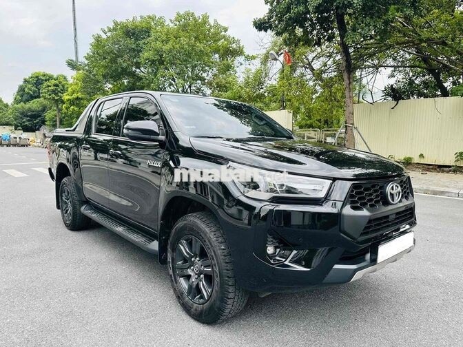 Toyota Hilux 2024 2.4AT 4x2 Đen 20000 km