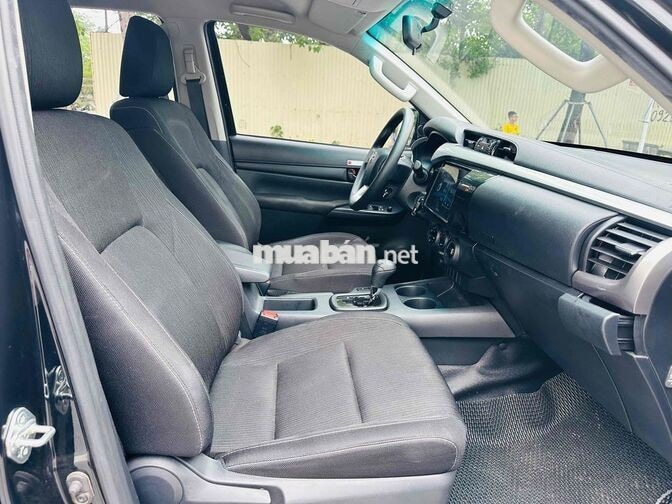 Toyota Hilux 2024 2.4AT 4x2 Đen 20000 km