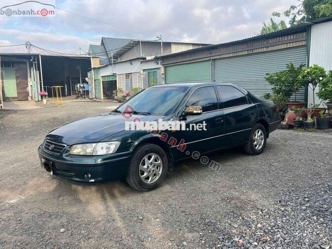 Toyota Camry XLi Xanh đậm Số sàn