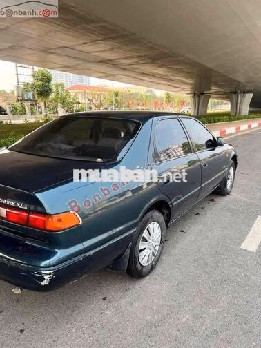 Toyota Camry XLi Xanh đậm Số sàn