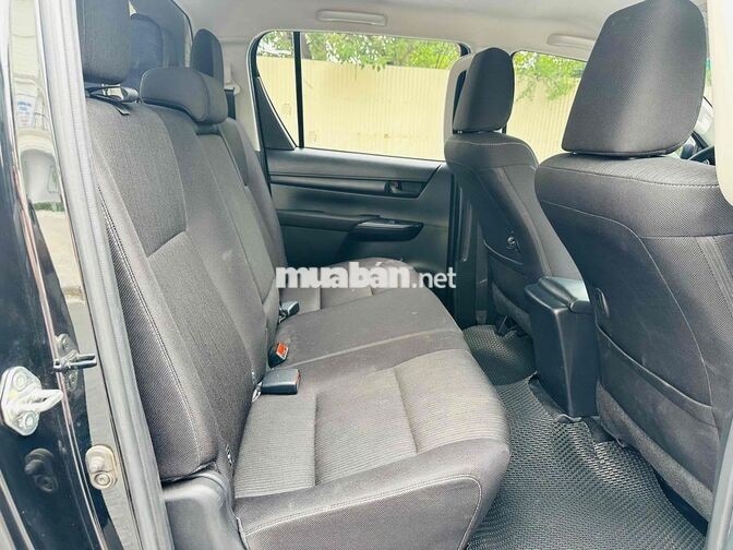 Toyota Hilux 2024 2.4AT 4x2 Đen 20000 km
