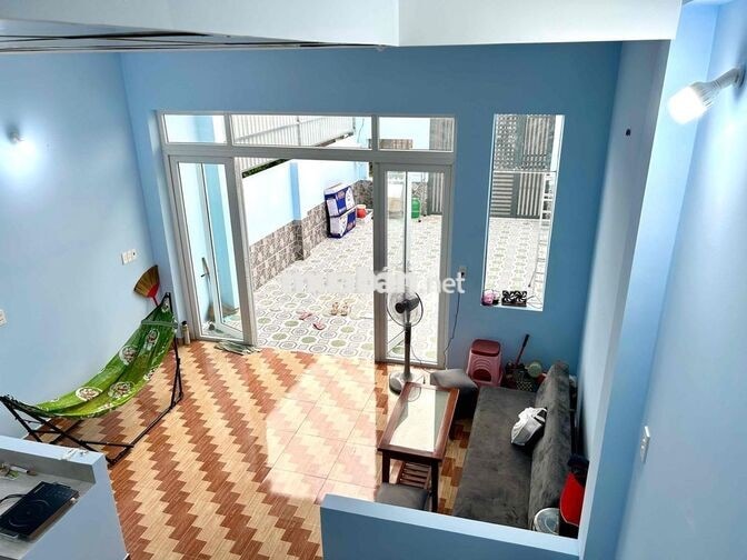 Cho thuê nhà gần biển, núi. Nhà mới xây, không khí trong lành, mát mẻ.