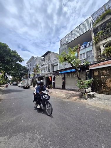 cho thuê nhà MT đường Khu Tây Thạnh, DT 8x25- 2 Lầu,st. DTSD 650m2