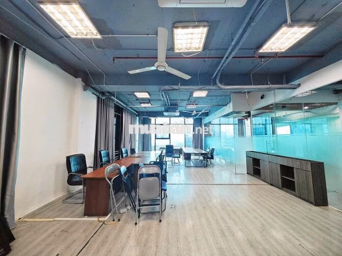 Cho thuê sàn văn phòng Nguyễn Trãi 350m2 55tr FREE gửi xe, trần 3m2