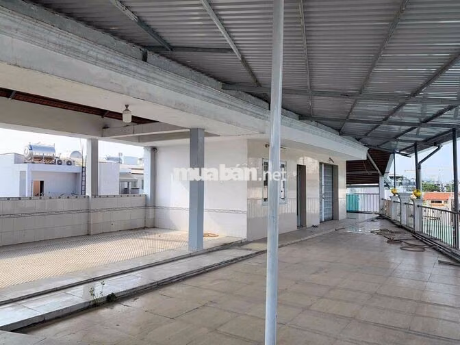 Nhà cho thuê 300m vuông sử dụng 900 giá 90 triệu