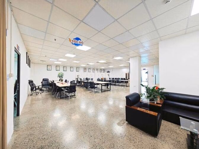 Cho thuê sàn văn phòng Nguyễn Trãi 350m2 55tr FREE gửi xe, trần 3m2