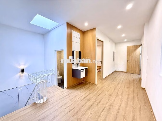 NHÀ ĐẸP HẺM TRUNG TÂM THÀNH PHỐ - 3 PHÒNG NGỦ - FULL NỘI THẤT